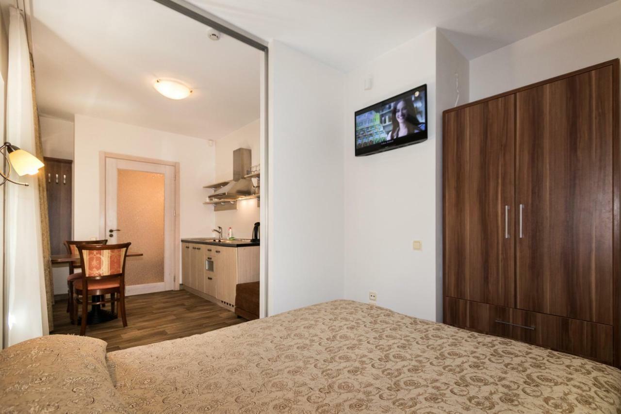 Guest House & Villa Astoma Palanga Ngoại thất bức ảnh
